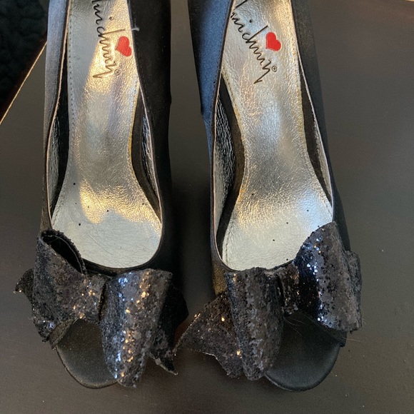 Luichiny Kissy Kiss Black Bow Heels - Picture 2 of 7